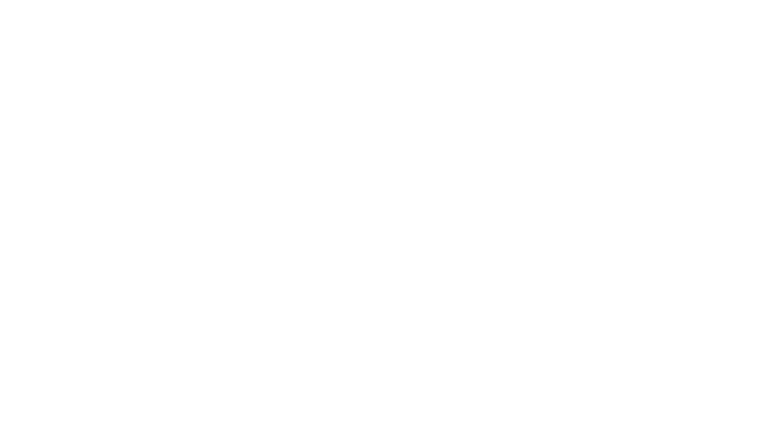 Sebuah alat Bosch Professional terletak di atas meja kerja kayu.