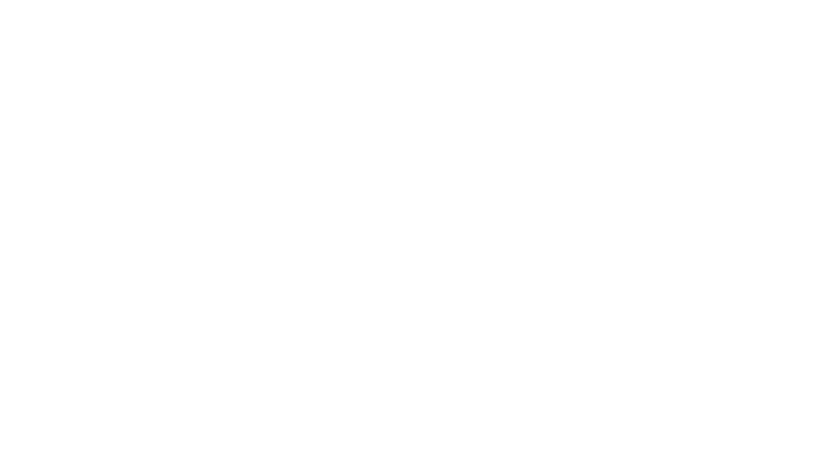 Sebuah bor tanpa kabel Bosch Professional terletak di atas kayu di samping sekrup dan pita pengukur.