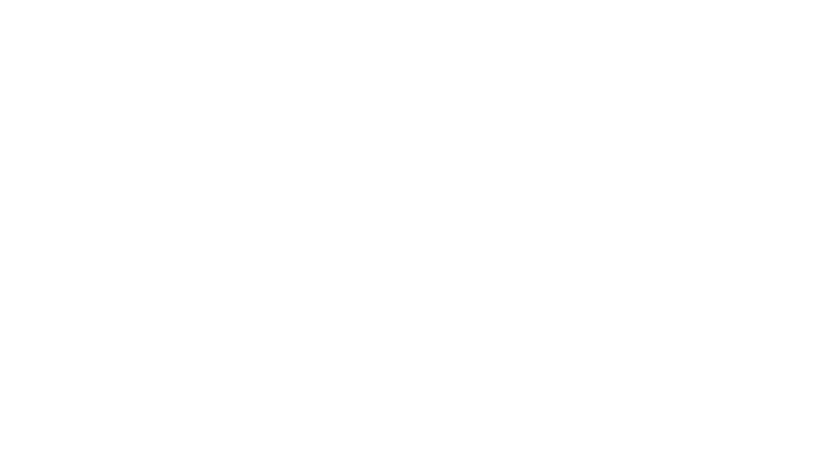 Kotak alat hitam Bosch Professional di atas meja kayu.